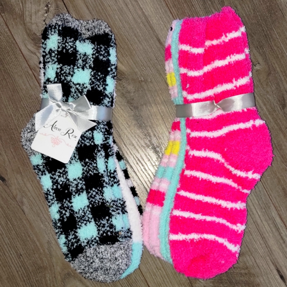 Lot of women fuzzy socks 6 pairs